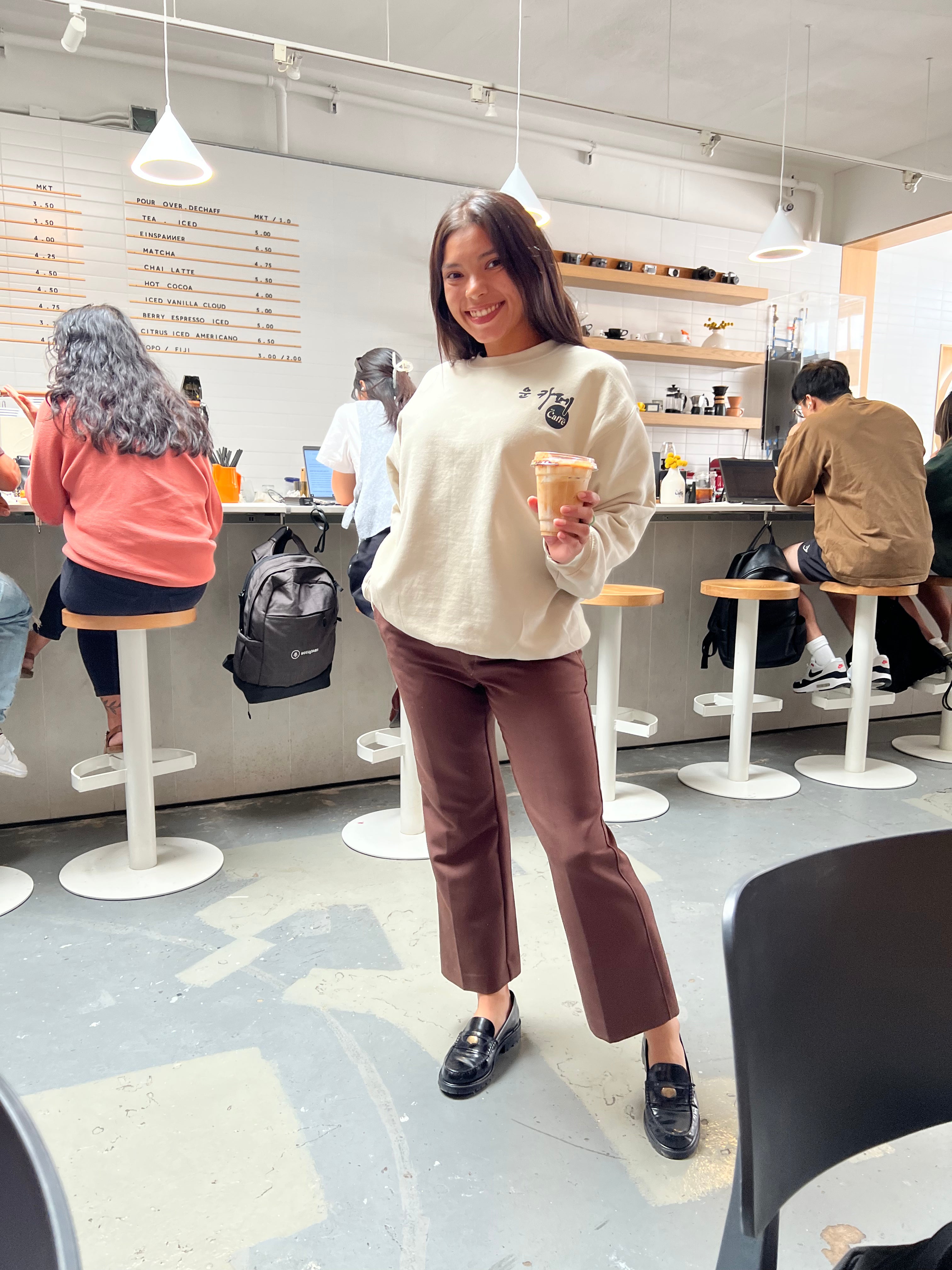 Un Caffe Crewneck in Korean - Un Caffè