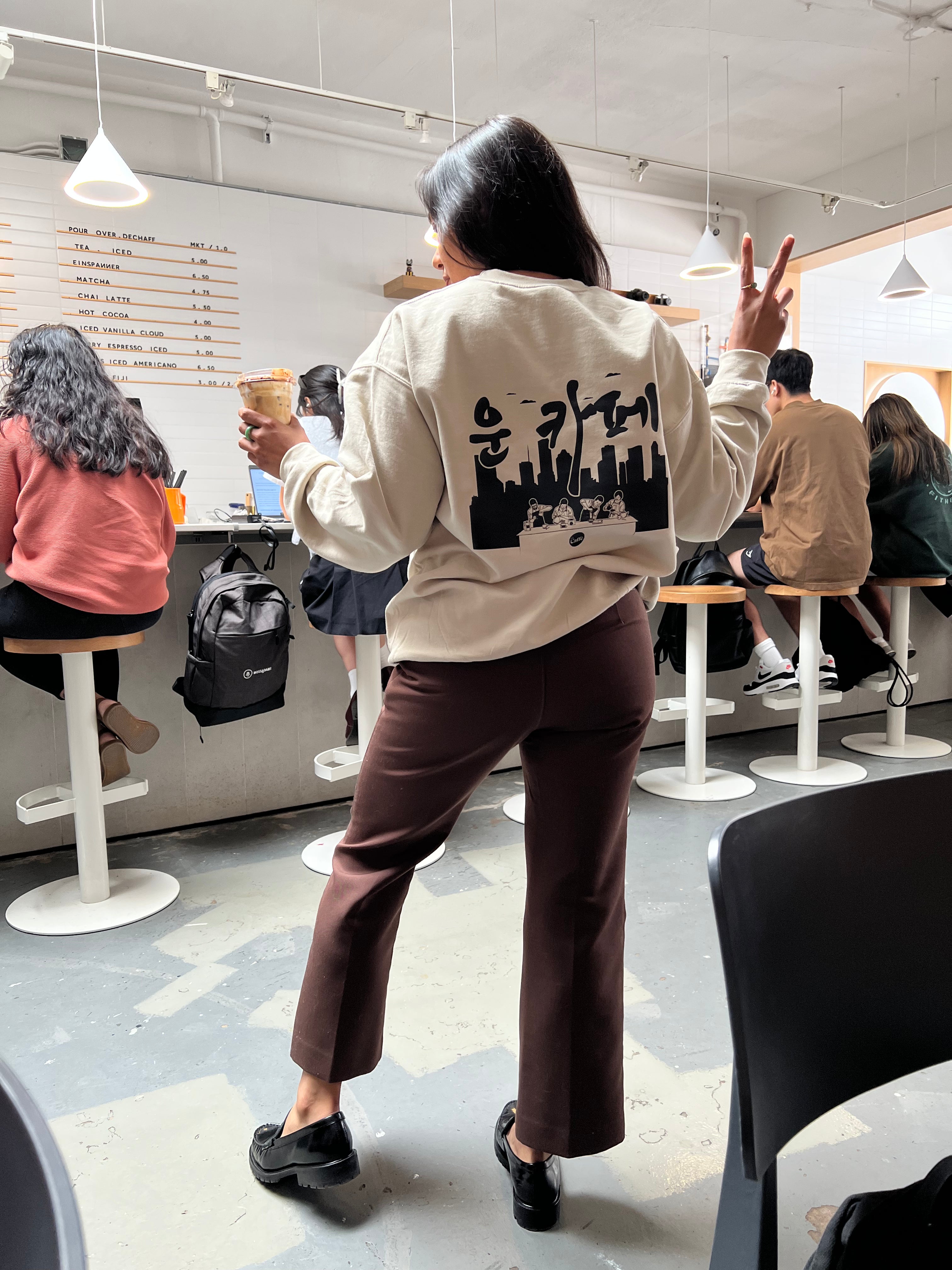 Un Caffe Crewneck in Korean - Un Caffè